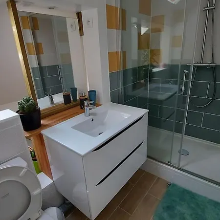 Apartment F3 Avec Salle De Jeux, Terrasse Et Grand Jardin *